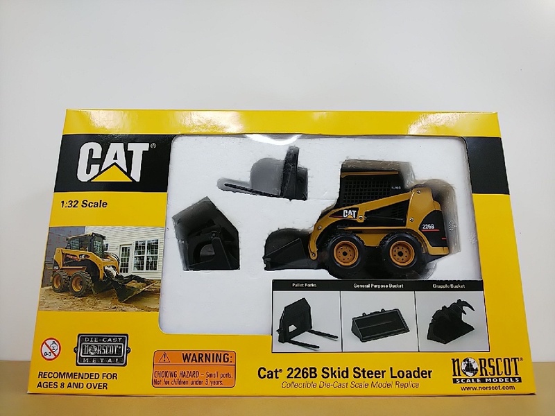■ CATキャット 1/32 Cat 226B Skid Steer Loader スキッドステアローダー ダイキャストモデルミニカー