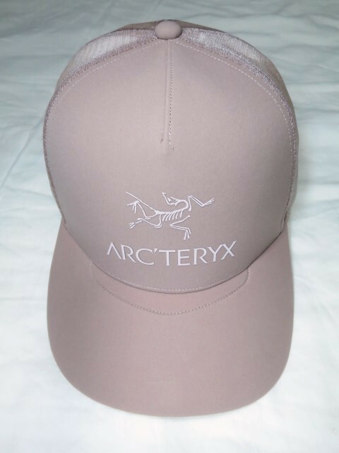 ARC'TERYX　アークテリクス メッシュキャップ ARCTERYX Logo Trucker Hat ベージュ系