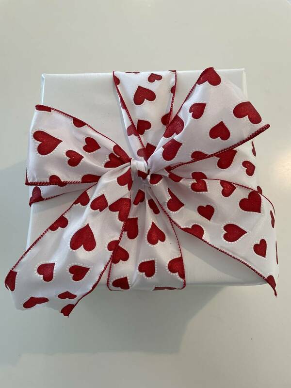 幅6.4cm 長さ3m ハート赤リボン　バレンタインギフト　ラッピング　プレゼント包装　ラメいりワイヤーいり包装手芸　極太リボン