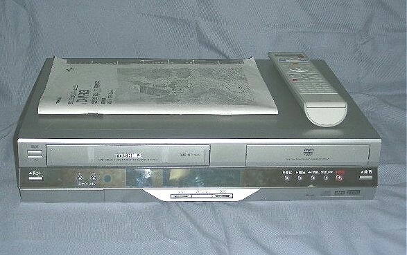 東芝VHS方式VTRデッキ一体型DVDレコーダーD-VR3.諸動作ダビング確認済リモコン取扱説明書等付マルチドライブ地上波チューナ搭載_DS