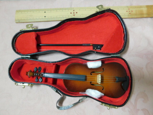 ミニチュアのバイオリン