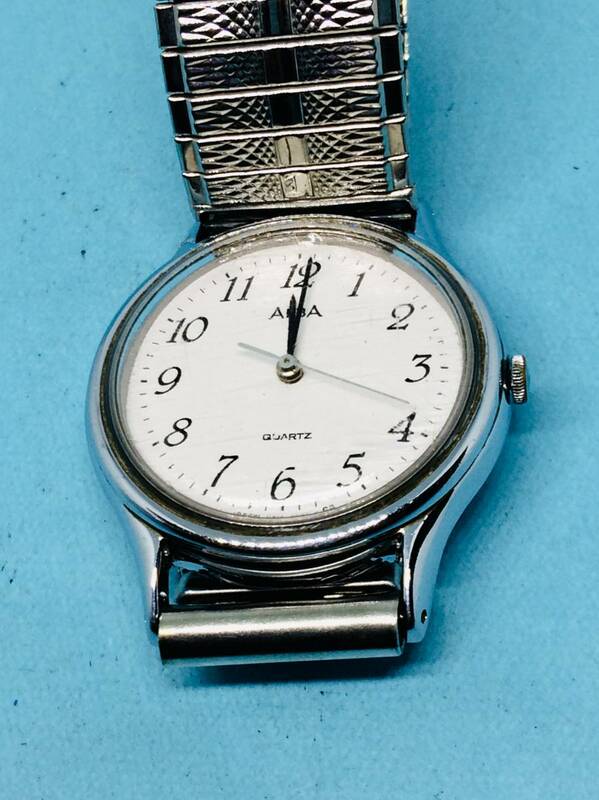 (B56)シンプル(*'▽')セイコーアルバ・V515（電池交換済み）シルバー・ユニセックス腕時計USED（送料全国一律185円）素敵な時計です。