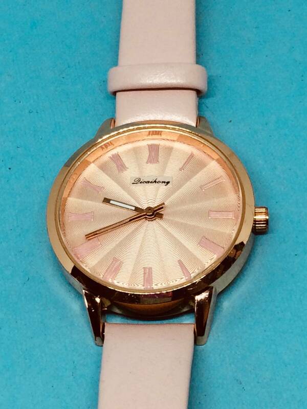 (B02)魅惑の時計(*'▽')Licaihog・レオジオ（電池交換済み）ピンクゴールド・レディス腕時計USED（送料全国一律185円)お洒落な時計です。