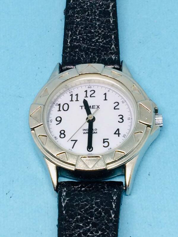 (B41)USA(*'▽')TIMEX・タイメックス・INDIGLO（電池交換済み）つや消しシルバーレディス腕時計USED（送料全国一律185円）素敵な時計です。