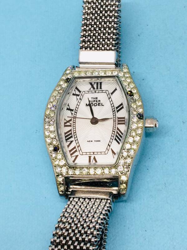 (B47)USA(*'▽')ザ・スーパーモデル・ニューヨーク（電池交換済み）シルバー・レディス腕時計USED（送料全国一律185円）お洒落な時計です。