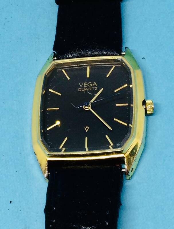 (B15)レクタンギュラー型(*'▽')・VEGA・ベガ（電池交換済み）ゴールド・メンズ腕時計USED（送料全国一律185円)素敵な時計です。