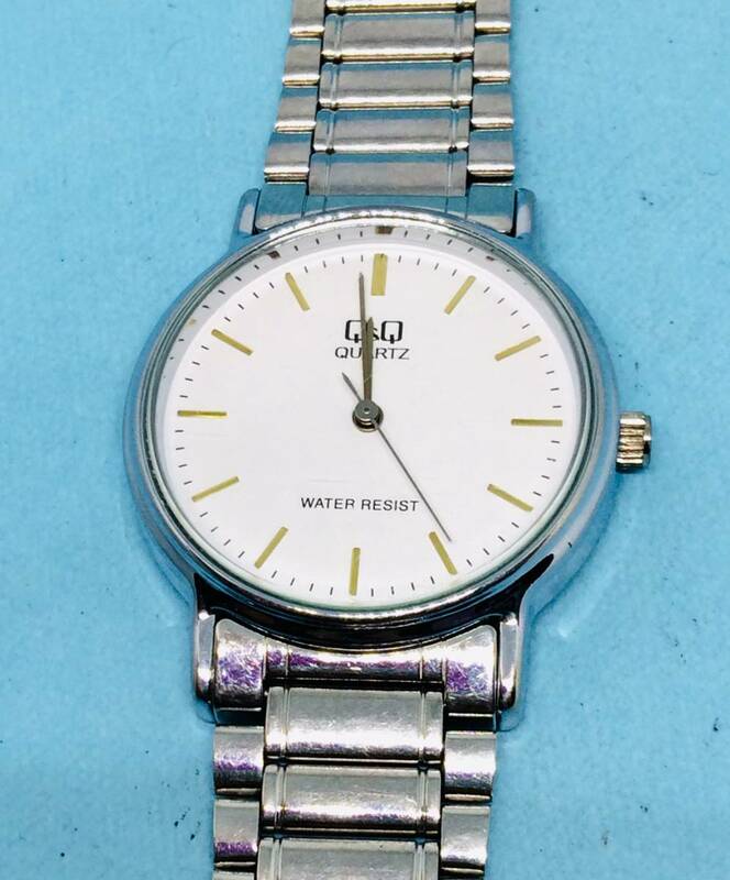 (B58)シンプル(*'▽')シチズンQQ・ラウンド（電池交換済み）シルバー・ユニセックス腕時計USED（送料全国一律185円）素敵な時計です。