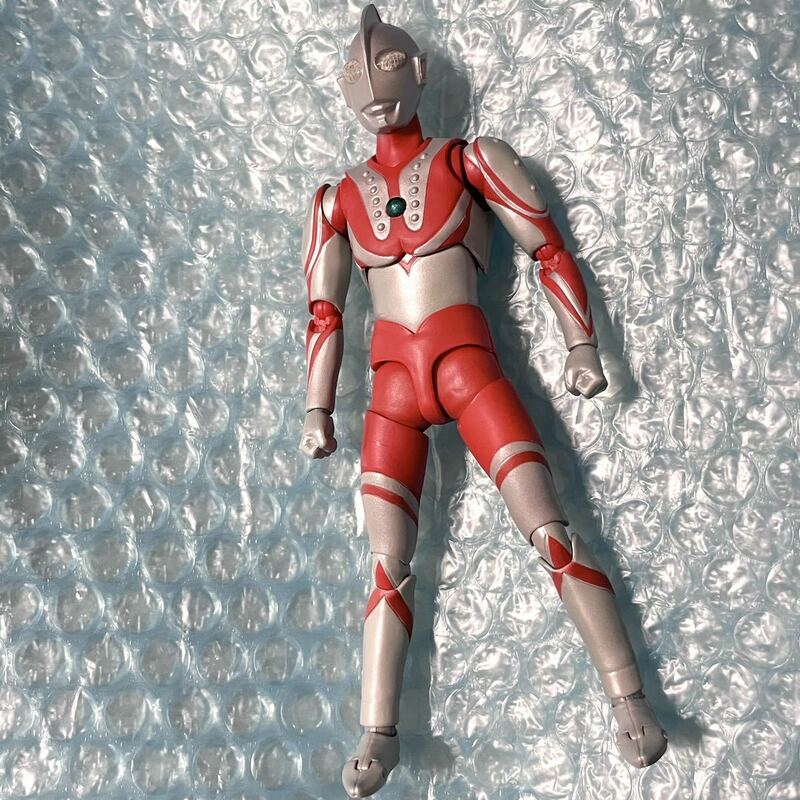 本体部分 バンダイ S.H.Figuarts ウルトラマンゾフィー S.H.フィギュアーツ ゾフィー 関節固め