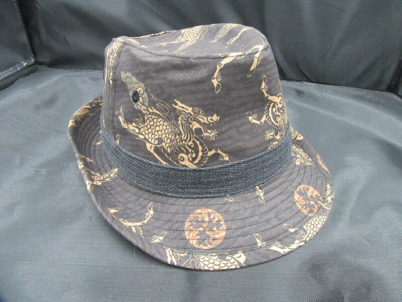 キリン柄　架空の動物麒麟　紺色中折れ帽子　サイズ：M　５６．５cm　保管品