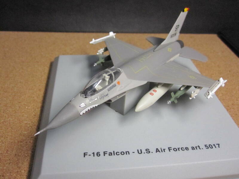 ☆アメリカ空軍F-16ファイティングファルコン☆1/100☆メタルアーマーコレクション☆美品・クリアケースは少しスレあり☆METAL ARMOUR