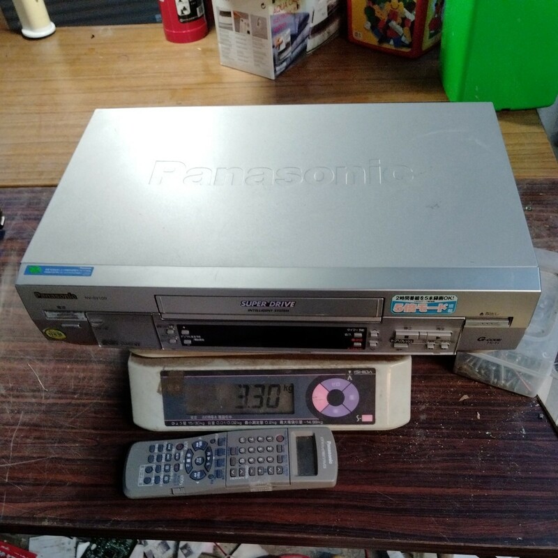 パナソニック　ビデオ　デッキ　リモコン付　NV-SV100-S Panasonic VHS 本体のみジャンク