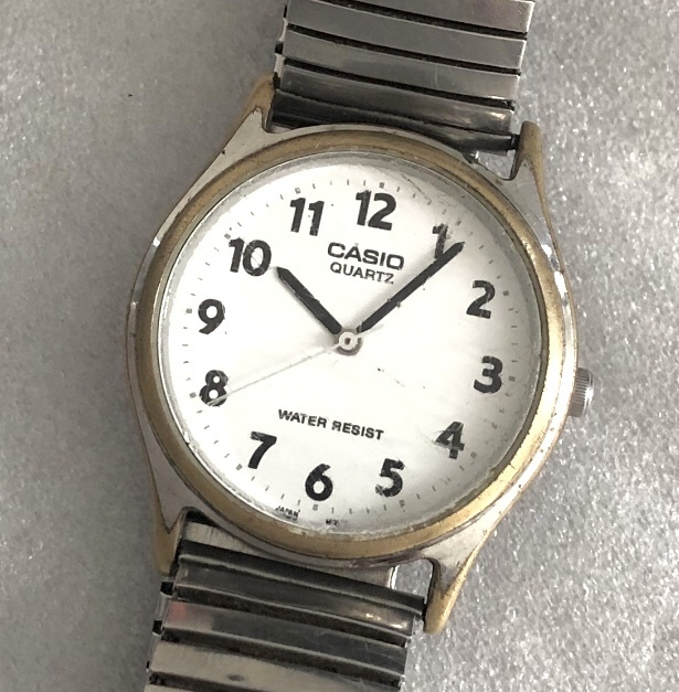 CASIO ブレスレット ウォッチ 稼動品 シンプル デザイン 白 チープ カシオ チプカシ 時計 好きに も シェア 共用