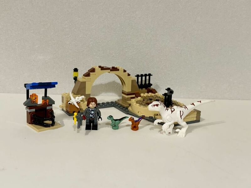 LEGO レゴ 【76945 Atrociraptor Dinosaur: Bike Chase】