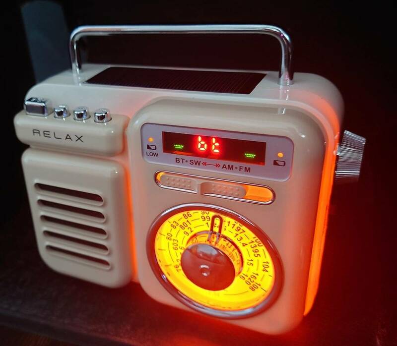 多機能なポータブルラジオ 携帯ラジオ RELAX 防災 車中 スピーカー FM AM SW Bluetooth LEDライト 小型 レトロ 素敵なプレゼントをあなたへ