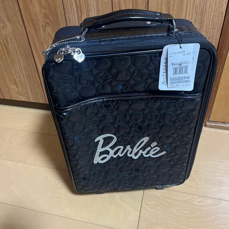 新品 タグ付きBarbieキャリーバッグ 定価1万9950円縦43cm横30cm幅14cmくらいキャリーケース 旅行カバン修学旅行