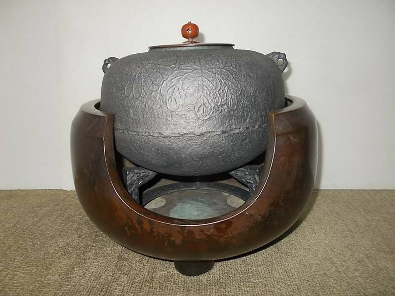 [即決有]茶道具 風炉釜セット 茶釜 未使用五徳 唐銅風炉
