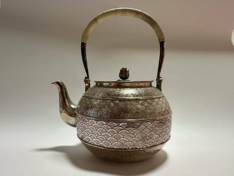 時代 純銀製 一晃斎 造 金蘭模様彫 口打出 湯沸 工芸品 古美術品 銀瓶 煎茶道具