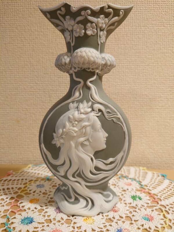 西洋アンティーク　ジャーマン　ジャスパーウェア　ビスクグリーン　アールヌーボー様式　女神紋飾壷　花瓶