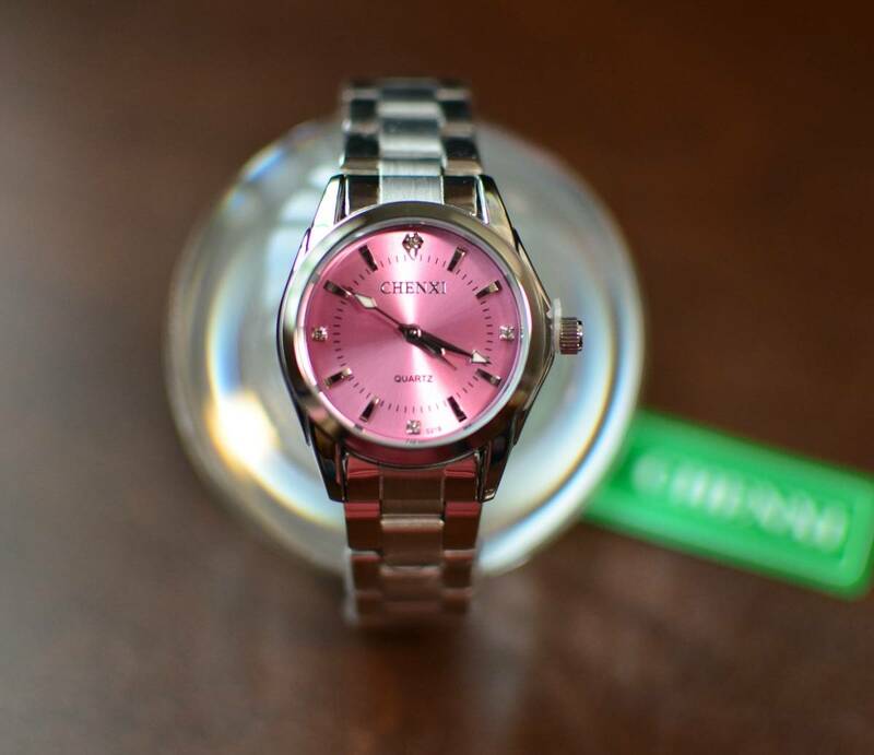 スタイリッシュ女性用腕時計（ピンク・電池も新品）＃1
