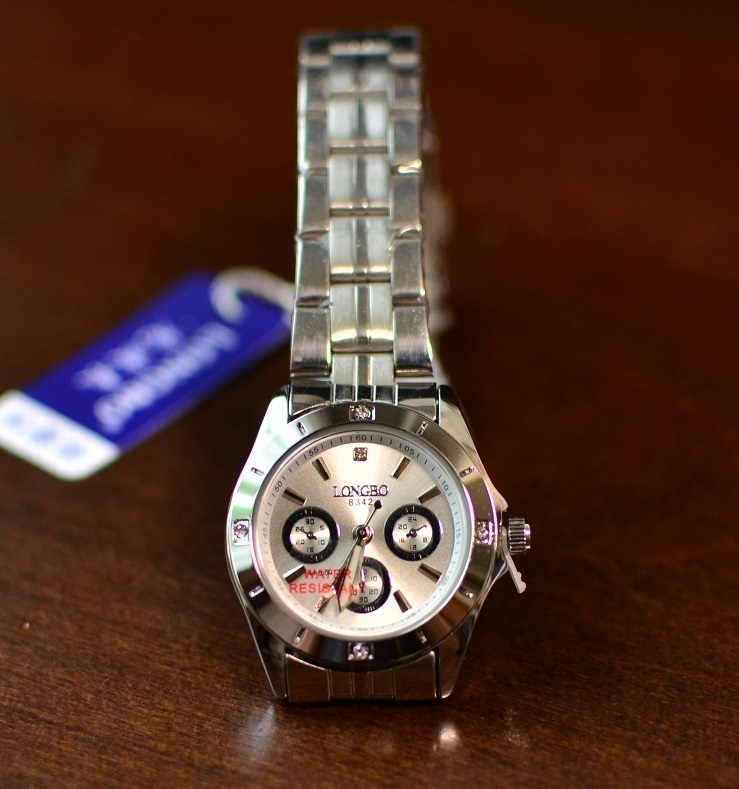 新品！鮮やかなケースが際立つ女性用腕時計（白・電池も新品）＃2023a