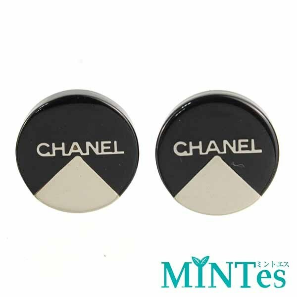 Chanel シャネル ロゴ イヤリング ブラック メタル レディース 女性 アクセサリー ワンポイント デイリー お出かけ シンプル ツートン