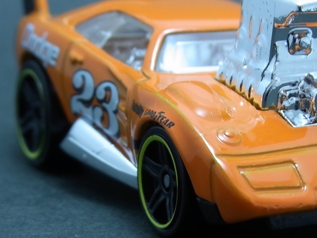 ☆☆日曜夜☆未開封新品☆('TOONED '69) DODGE CHARGER DAYTONA (第2世代金型)☆GOODYEAR☆AUTOLITE SPARK PLUGS☆HOT WHEELS