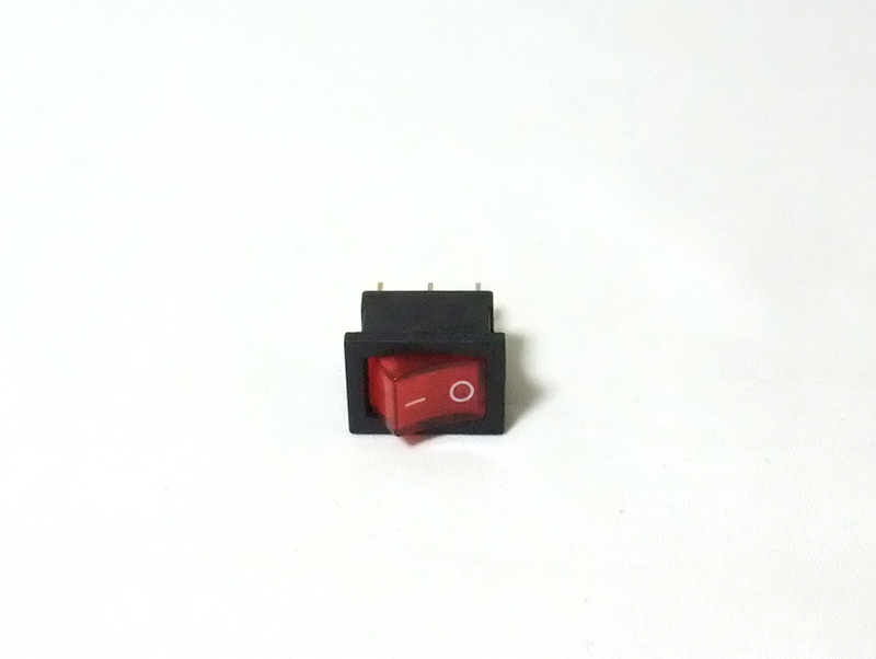 ON-OFF角型ロッカースイッチ 照光タイプ 3個セット（21mm×15mm、赤色点灯、新品）