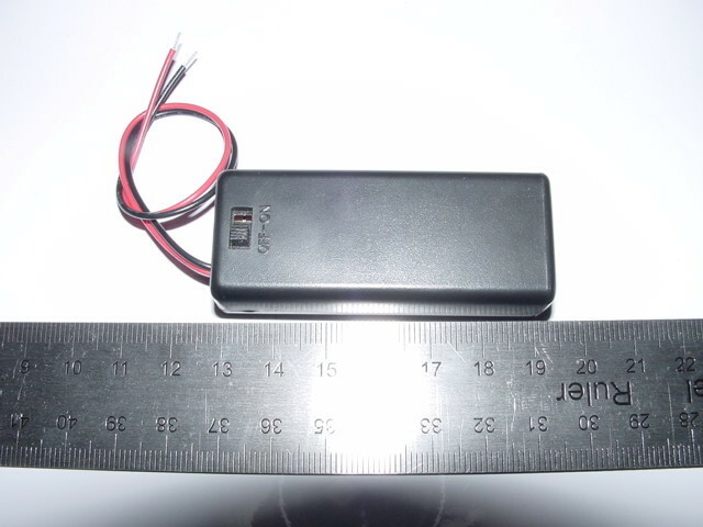 電池ボックス　単４×２本用（フタ付プラスチック・スイッチ付）電池ケース 単四 ２本 ３Ｖ 電池ＢＯＸ 電子工作に 単四乾電池用 