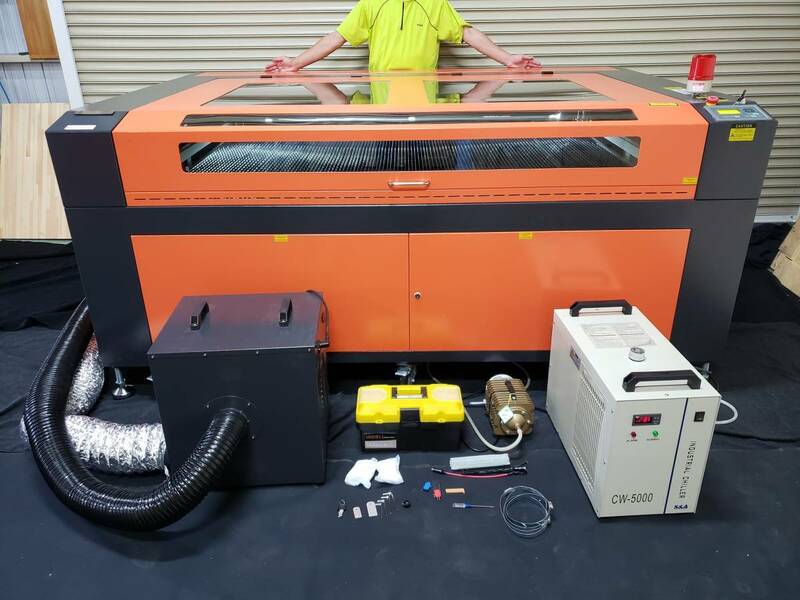 レーザー加工機/彫刻機 サンマックスRD1812-150w　消耗品新品交換済み　大型加工機ビッグサイズ フルセット 人気機種 CO2レーザー切断機