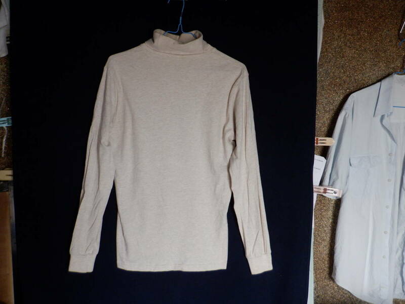 ユニクロ　　タートルネック 　 セーター　 シャツ　　　綿１００％　　アイボリー　　　Ｍサイズ