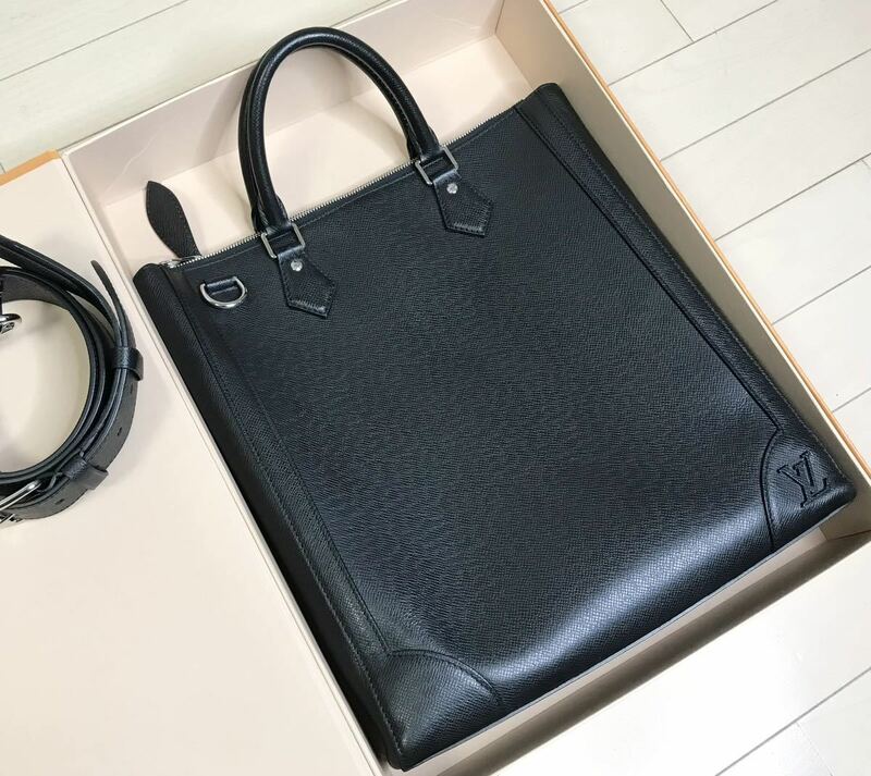 Louis Vuitton Vertical トートバッグ タイガ