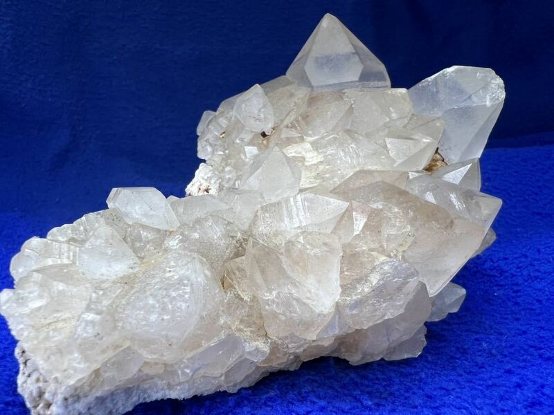 水晶　クリスタル　クラスター　クォーツ 原石 パワーストーン 天然石 1.49kg