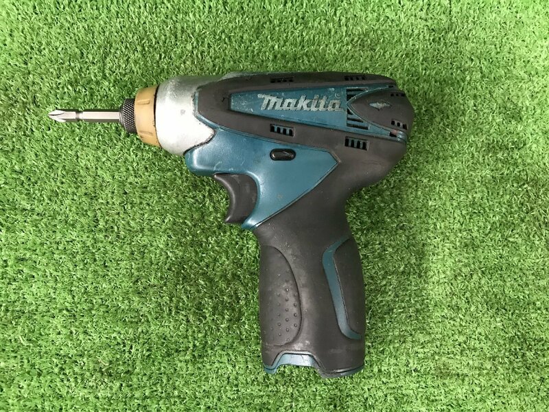 【中古品】makita(マキタ) 10.8v充電式インパクトドライバ 青(本体のみ) TD090DZ ITPPOAL9PMR4