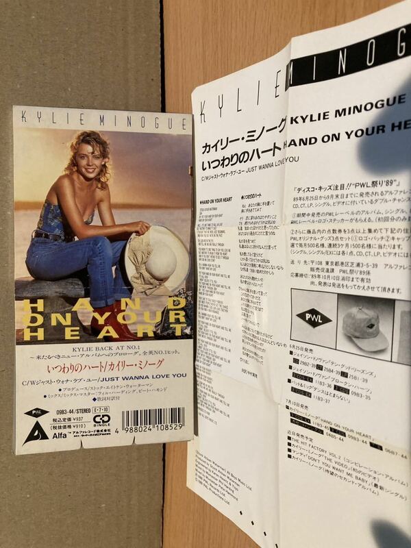 歌詞カード+プラケース付 8cmCD★カイリー・ミノーグ/いつわりのハート　KYLIE MINOGUE/Hand On Your Heart // JPN 09B3-44