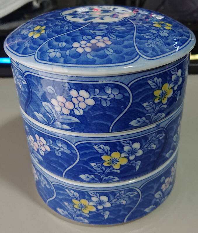 雪峰　三段　重箱　陶磁器