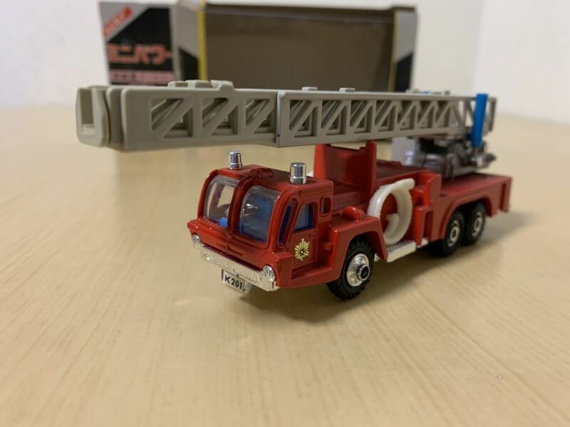 1/70 Mitsubishi Fuso K201 (revised) type ladder fire engine Mini Power Series No.1