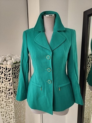 エスカーダ　　綺麗なグリーンのジャケット　　ドイツサイズ３２　【８８３７－１７】