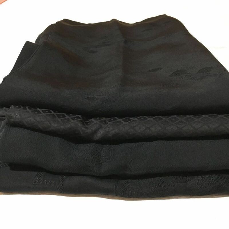 黒色コート4枚　まとめ売り　素材色々　黒地　地模様　暖かい　リメイク材料　古布　ハンドメイド　女性和装　着物　中古品
