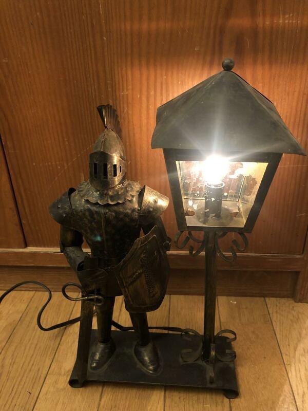 アンティーク置物　テーブルライト　テーマ「騎士と街灯」　ブリキの置物　アメリカ製　LEVITON　定価84,800円　20.5㎝×38㎝×8㎝