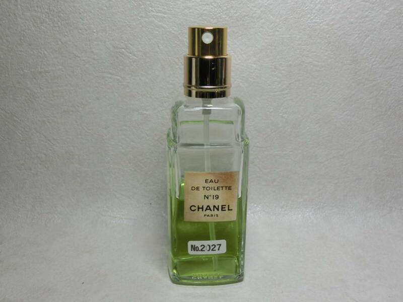 【№2027-香水6006】中古品：CHANEL シャネル N°19 EDT オードトワレ 100ml 香水 蓋なし