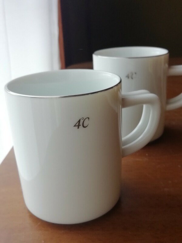 4℃ ペア マグカップ 2個 セット 銀彩 ロゴ入り モーニングカップ 珈琲 紅茶 ホワイト 送料込み