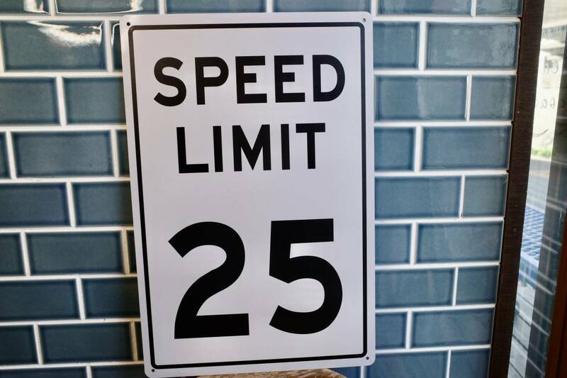 新品　SPEED　LIMIT２５　スピードリミット　ロードサイン　メタルサイン　看板　世田谷ベース　ガレージ　アメリカン　標識