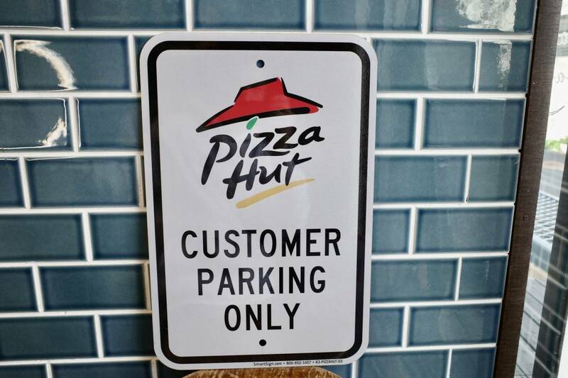 PIZZA HUT ピザハット パーキングサイン　メタルサイン　看板　駐車場　世田谷ベース　企業　アメリカ　USA