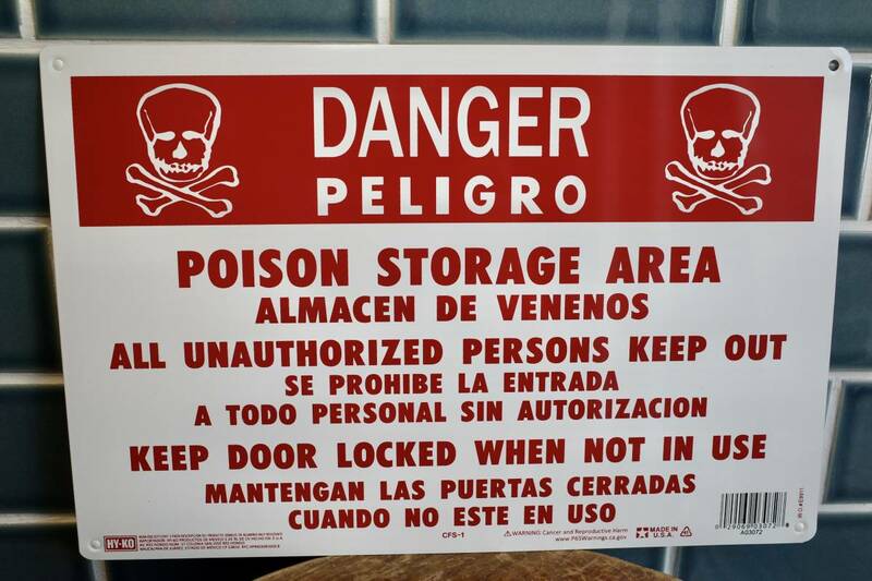 新品　DANGER 毒物　危険　メタルサイン　英語　スペイン語　HYKO　アメリカ製　看板　世田谷ベース　インテリア　