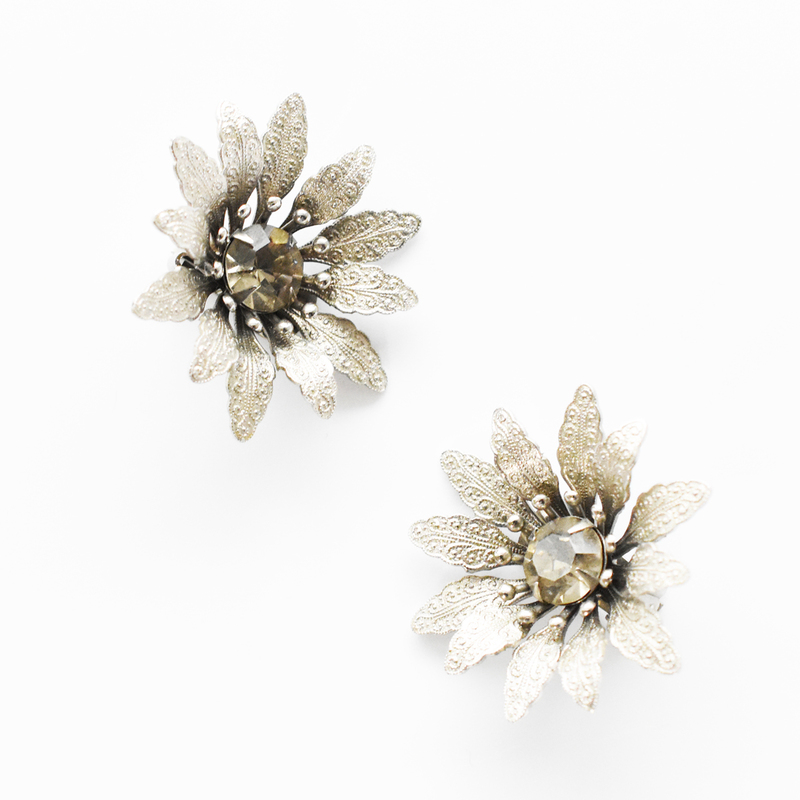Vintage JudyLee　1970’s～1980’s　 silvermetal rhinestone flowermotif earrings