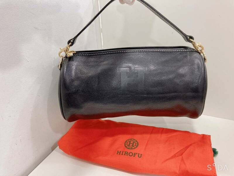 ◆【美品】HIROFU ヒロフ　本革　レザー　ショルダーバッグ　ハンドバッグ　ポーチ　筒形　イタリア製　ブラック　ロゴ型押し