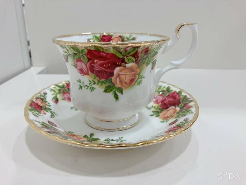 ◆ロイヤルアルバートROYAL ALBERT C＆S OLD COUNTRY ROSES カップ＆ソーサー 1客 イギリス製 英国製 金彩 花柄 洋食器 カフェ