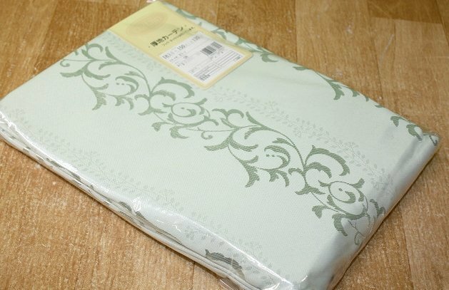 即決 未使用 開封品 厚地カーテン 巾150×丈135㎝ 1枚入 セラーノ GN グリーン 遮光性 形状記憶 洗える フック タッセル付