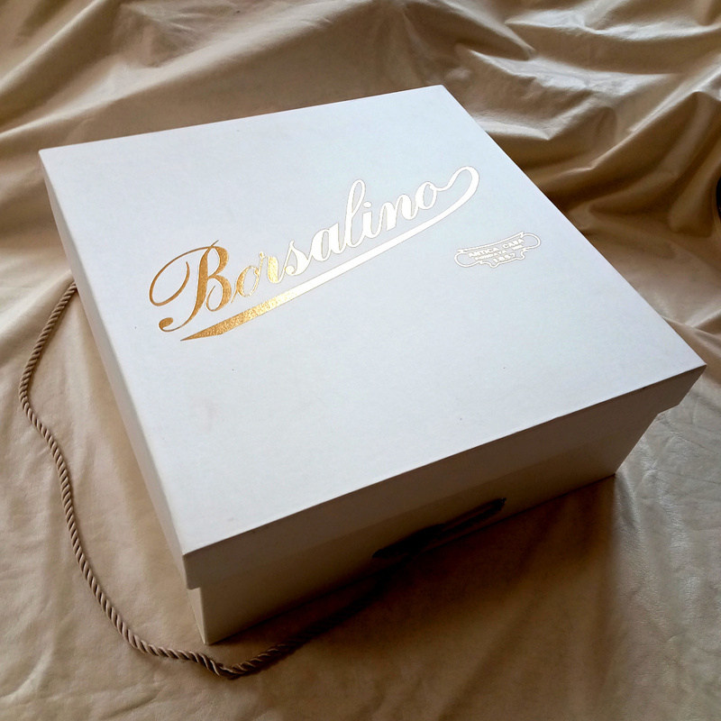 【bohc3】Borsalino　ボルサリーノ　ハットケース　純正品　帽子保管ボックス　ハードタイプ　ホワイト/ゴールド　白×金　収納箱