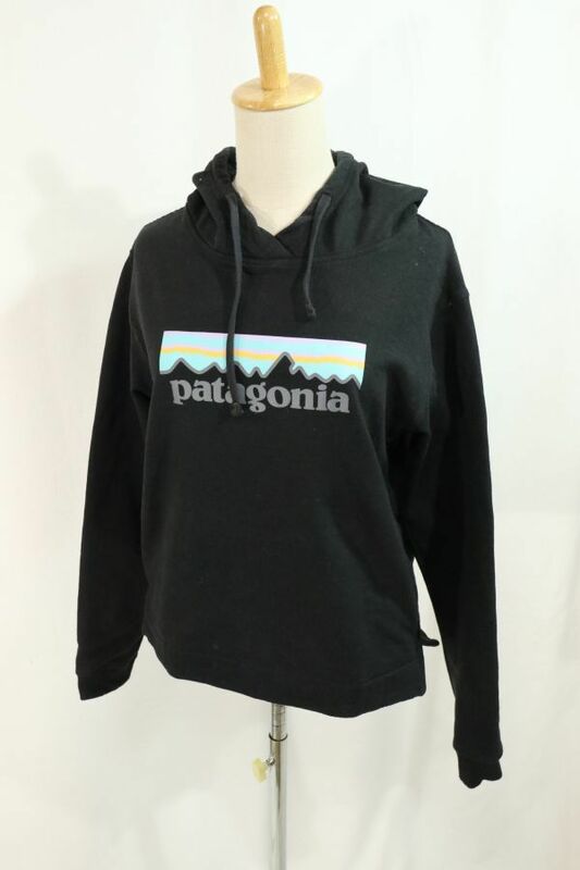 【Used】Patagonia パタゴニア FA18 ロゴデザイン スウェット パーカー 登山 アウトドア キャンプ 古着 定番 人気モデル 黒 S ■ET23L0114
